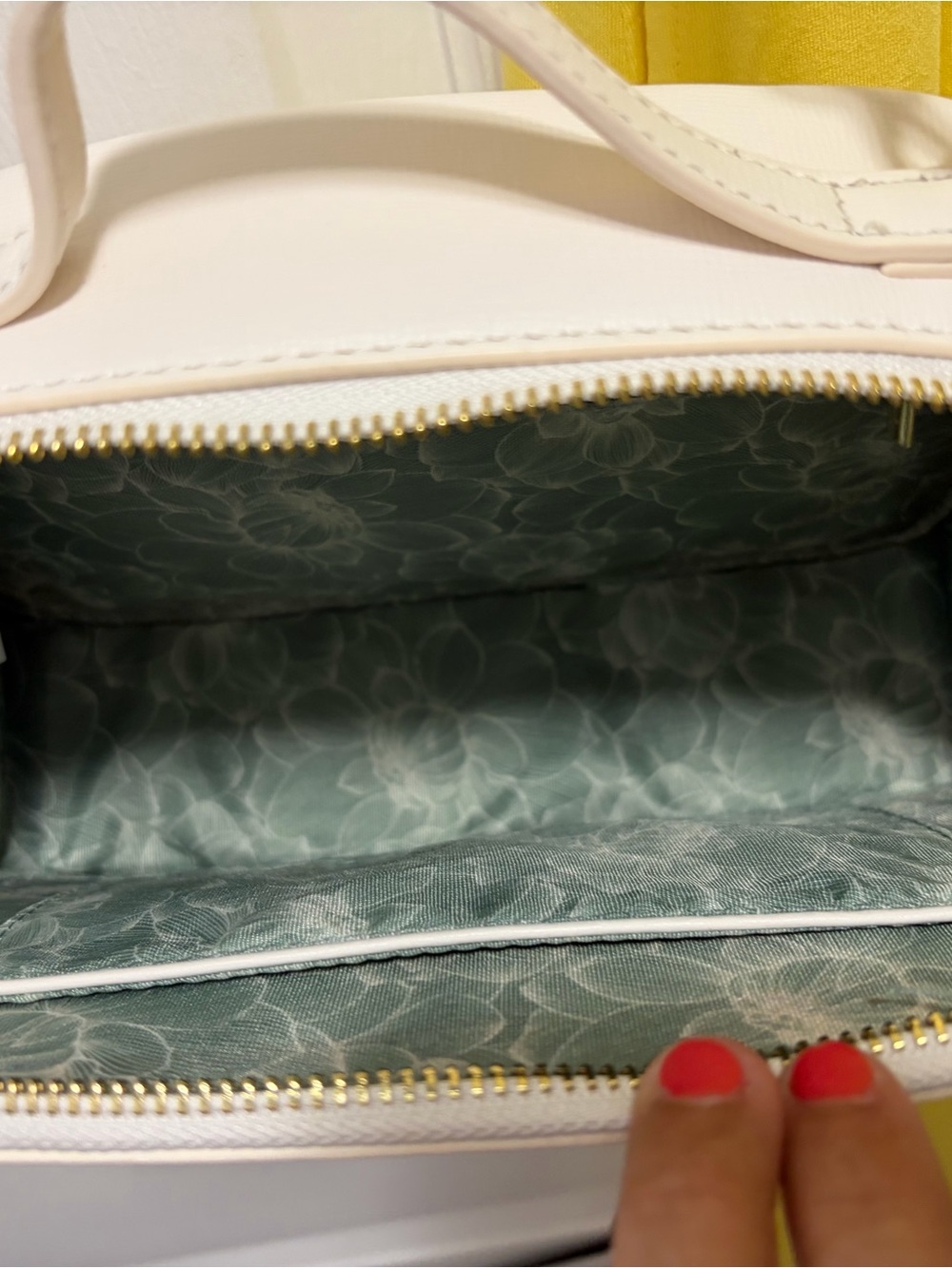 JM Collection Cream Crossbody Bag - Picture 4 of 14